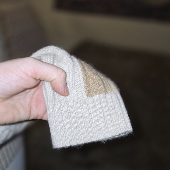 Neiman Marcus Exclusive 100% Cashmere Cable Knit Sweater Beige Tan Stripe V Neck - Picture 10 of 15